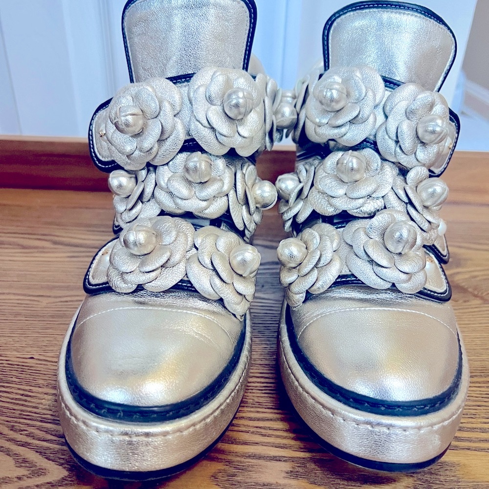 CHANEL Metallic Gold Floral Sneakers (Runway)